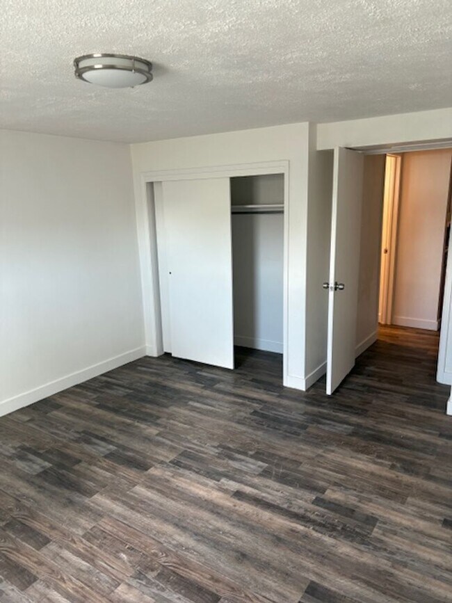 Building Photo - 418 Lola Ln