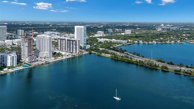 Building Photo - 555 NE 34th St