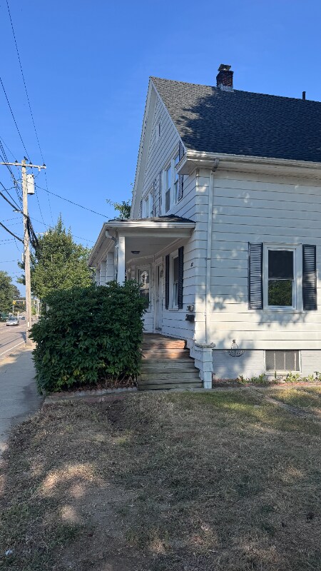 Building Photo - 22 Maple St