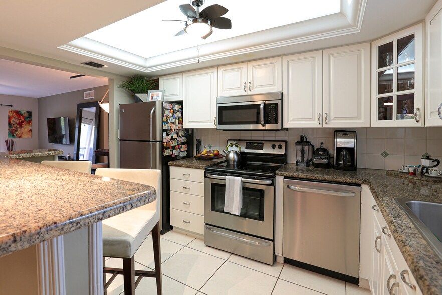 Building Photo - 1212 SE 2nd Ct