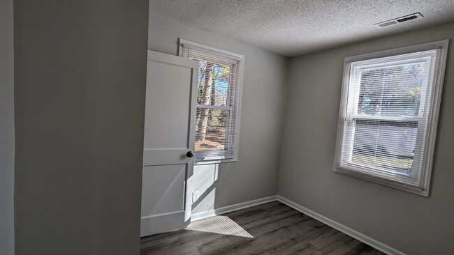 Building Photo - 2bed/1bath HOUSE Greensboro, NC!!