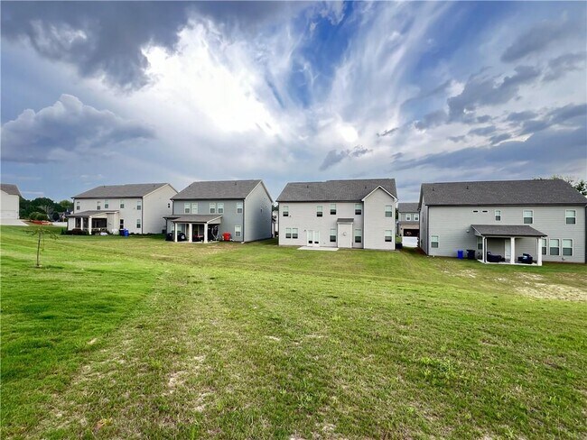 Building Photo - 4675 Silver Oak Dr SW
