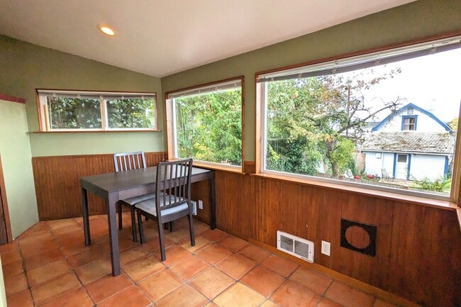 Building Photo - 3022 Federal Ave