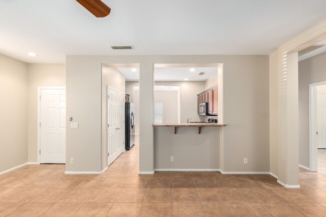 Building Photo - Check out this 3 bed/2 bath LARGE CORNER LOT!