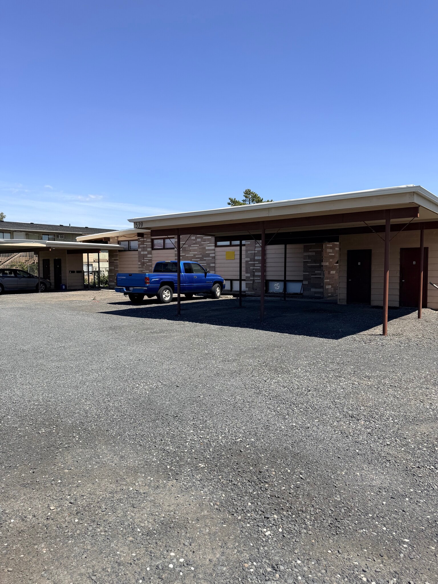 Building Photo - 539 W Crest Dr