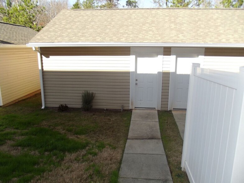 Building Photo - 9982 Evergreen Terrace Drive