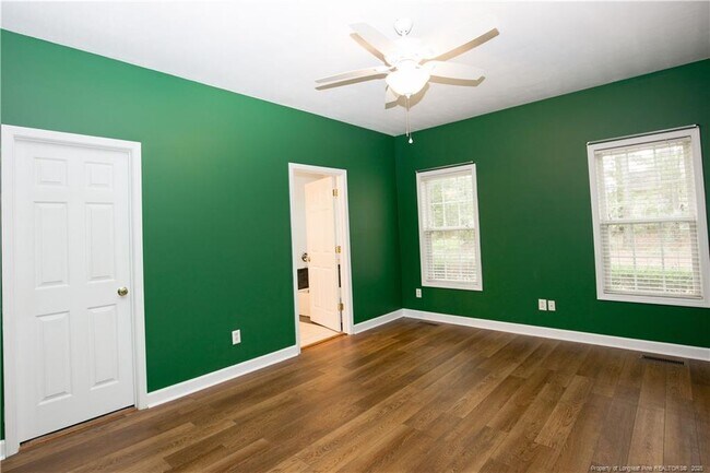 Building Photo - 110 Willow Creek Ln