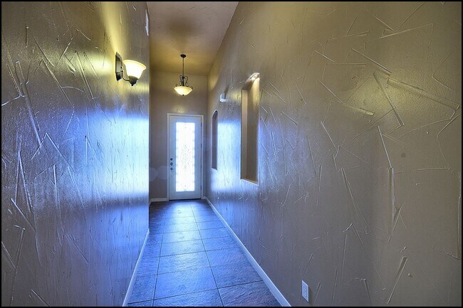 Building Photo - Fantastic home