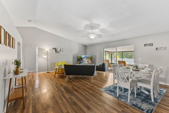 Building Photo - 7694 Indian Ridge Trail S