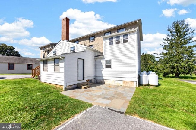 Building Photo - 816 Doe Run Rd