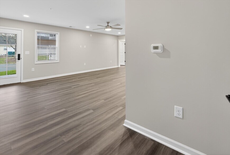 Building Photo - 7055 Hanesbrook Cir