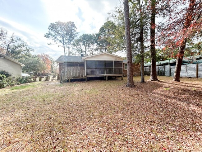 Building Photo - Charming 2 Bedroom Home in Southport with Screened Porch & Large Fenced Backyard