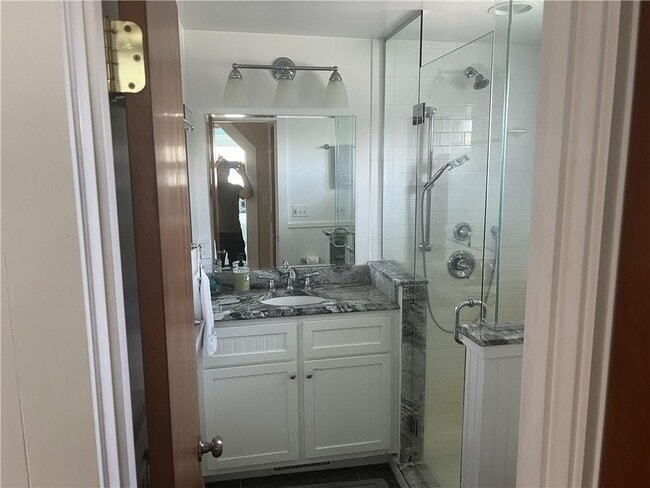 Building Photo - 14 William Ave