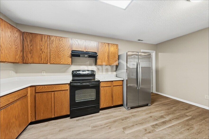 Building Photo - 10777 Emery Dr