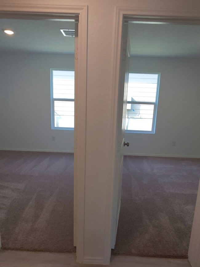 Building Photo - Converse Area - Knox Ridge