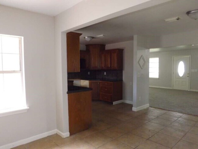 Building Photo - 729 S 5th St