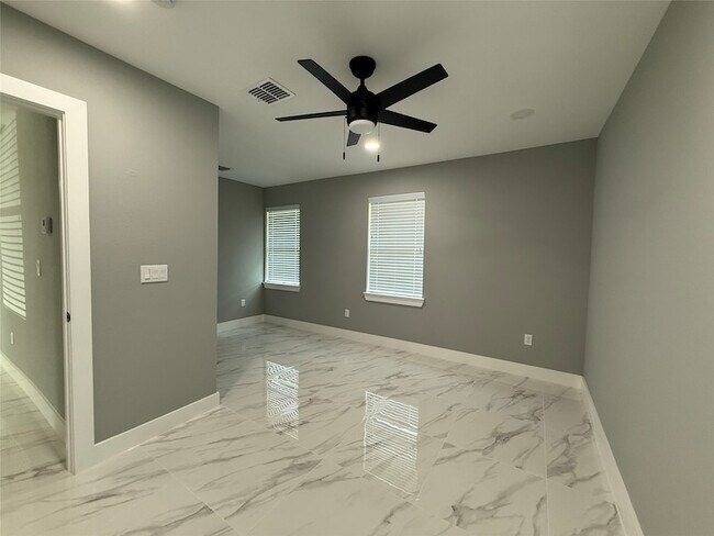 Building Photo - 2630 De Soto St