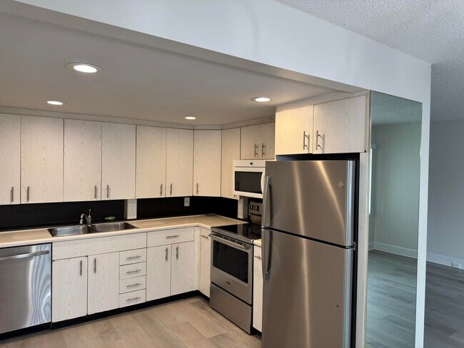 Building Photo - 2039 Rexford A