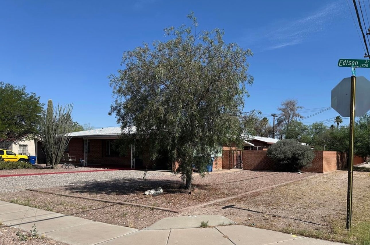 Building Photo - 1739 E Edison St