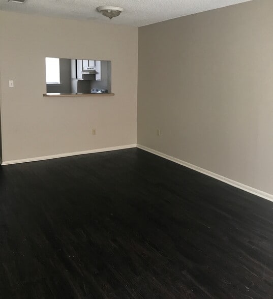 Building Photo - 8911 GSRI Ave