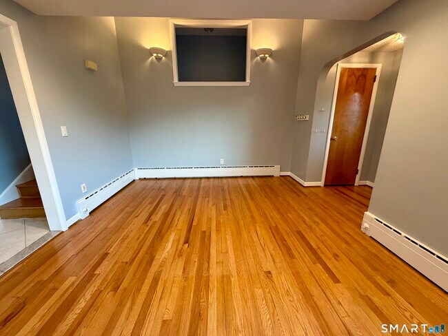 Building Photo - 154 Harding Ave