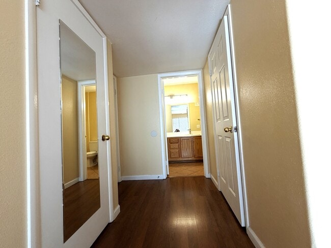 Building Photo - 4955 S Lindell Rd