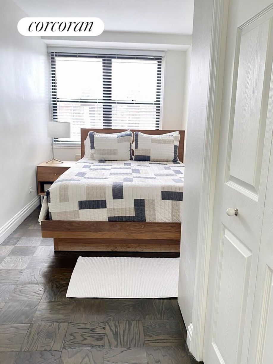 Building Photo - 305 E 40th St