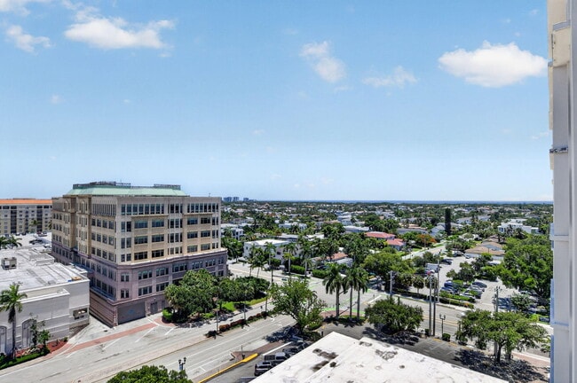 Building Photo - 155 E Boca Raton Rd