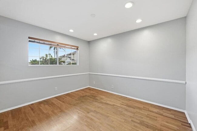 Building Photo - 2205 Cameo Rd