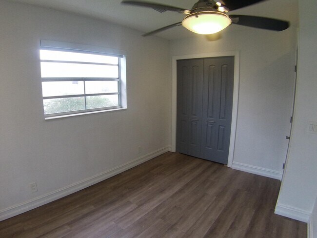 Building Photo - 854 Normandy Trail