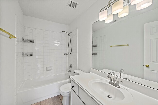 Building Photo - 21055 Southern Colony Ct