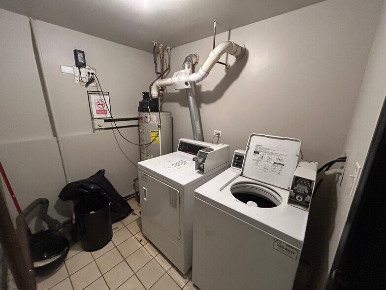 Building Photo - 5642 S Prairie Ave