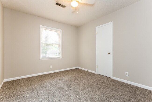 Building Photo - 13927 SW Wyandotte Dr