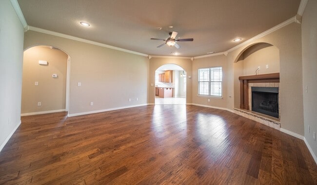 Building Photo - ***704 SW Cabriolet St***