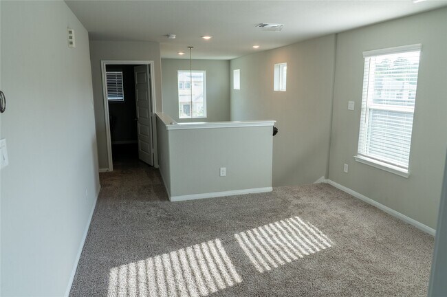 Building Photo - 7010 Silverleaf Oak St
