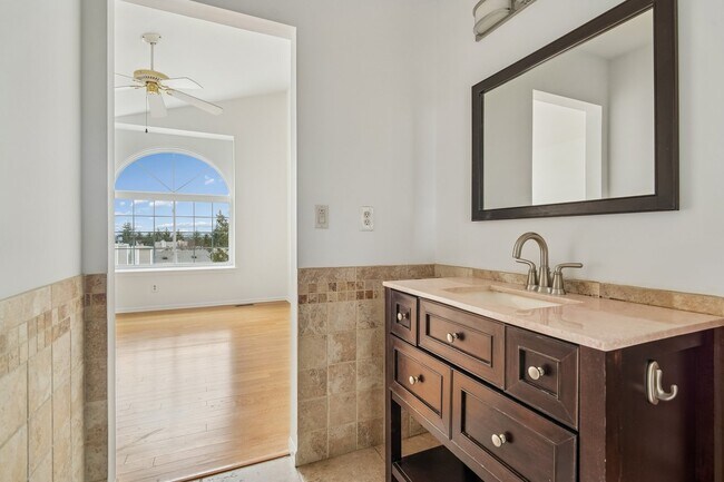 Building Photo - 6 Ray Ct