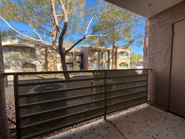 Building Photo - 2121 Sealion Dr