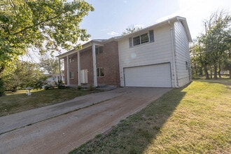 Building Photo - 1305 N Golf Blvd