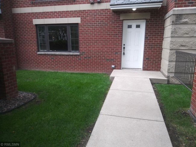 Building Photo - 619 SE 8th St