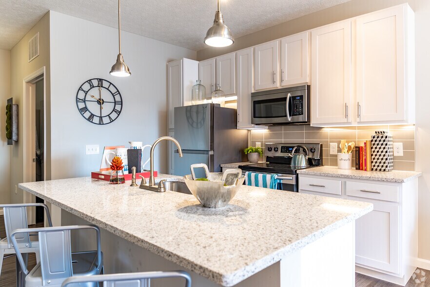 Primary Photo - Luxe Belle | Student Housing