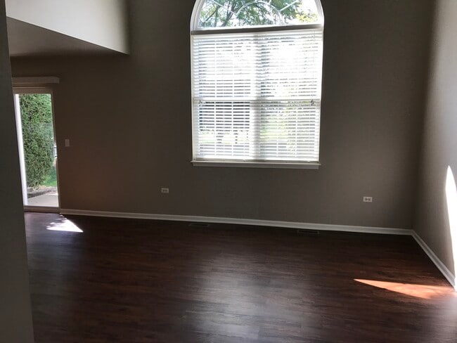 Building Photo - 538 Mallard Ln