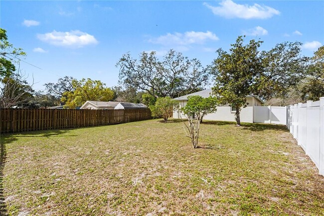 Building Photo - 9605 N Edison Ave