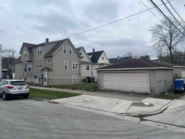 Building Photo - 10434 S Wentworth Ave