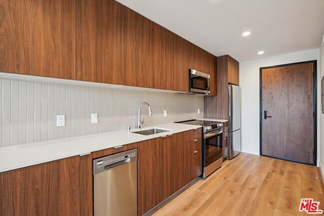 Building Photo - 10431 Santa Monica Blvd