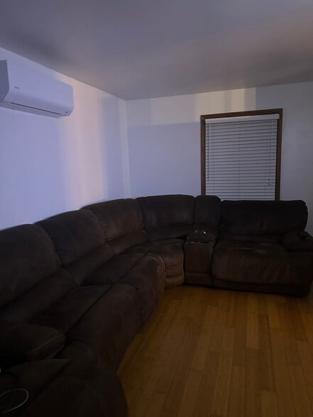 Building Photo - 310 Jennifer Ln