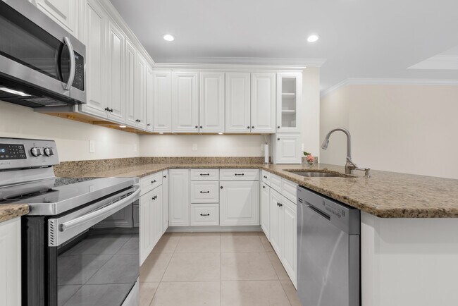 Building Photo - 4412 Vanda Dr