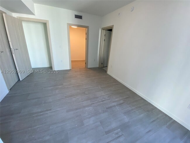 Building Photo - 1000 Brickell Plaza