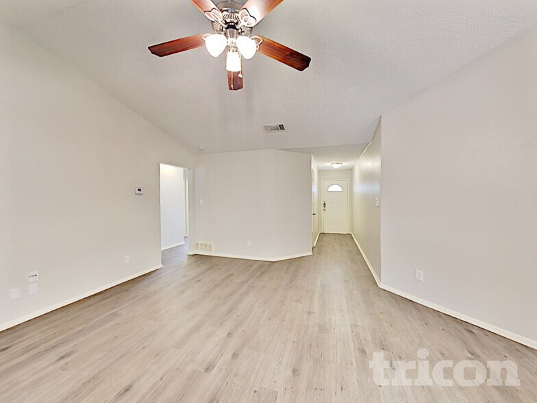 Building Photo - 1401 Timbercrest Dr