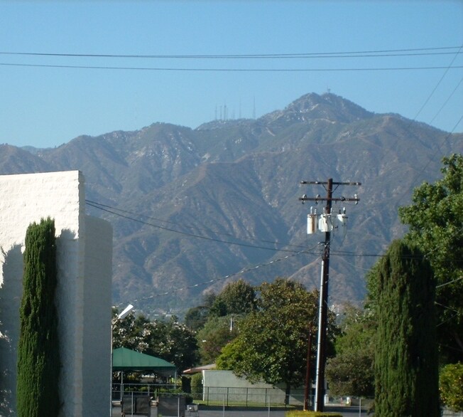 Building Photo - 820 S Rosemead Blvd