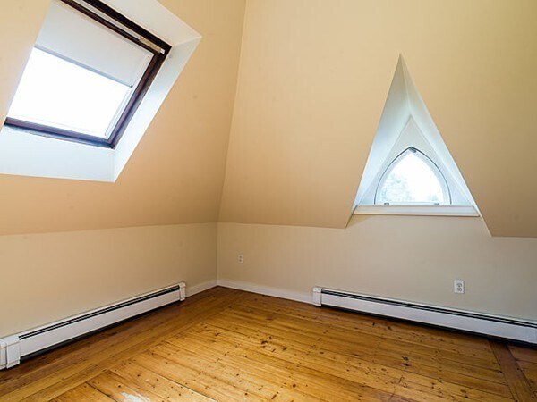 Building Photo - 832 Belmont St